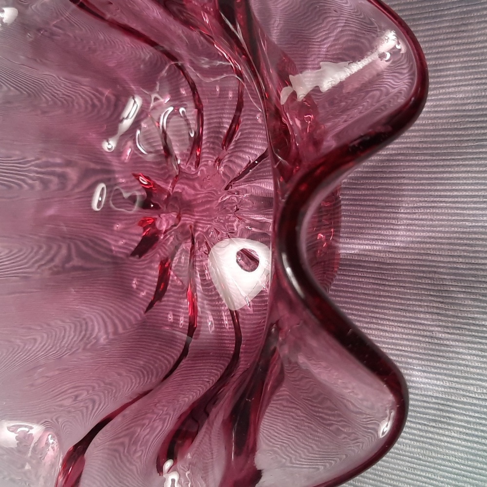 Vintage Cranberry Hand-Blown Glass bowl - Picture 4 of 5